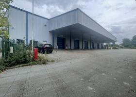 ENTREPOTS A LOUER - ENVIRON 3 600 m² - AUCHEL (LILLE - BETHUNE)