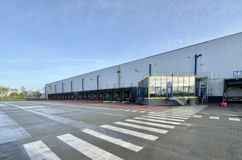 IMMEUBLE LOGISTIQUE A VENDRE  - LILLERS - 22 280 m² divisibles à partir de 3 533 m²