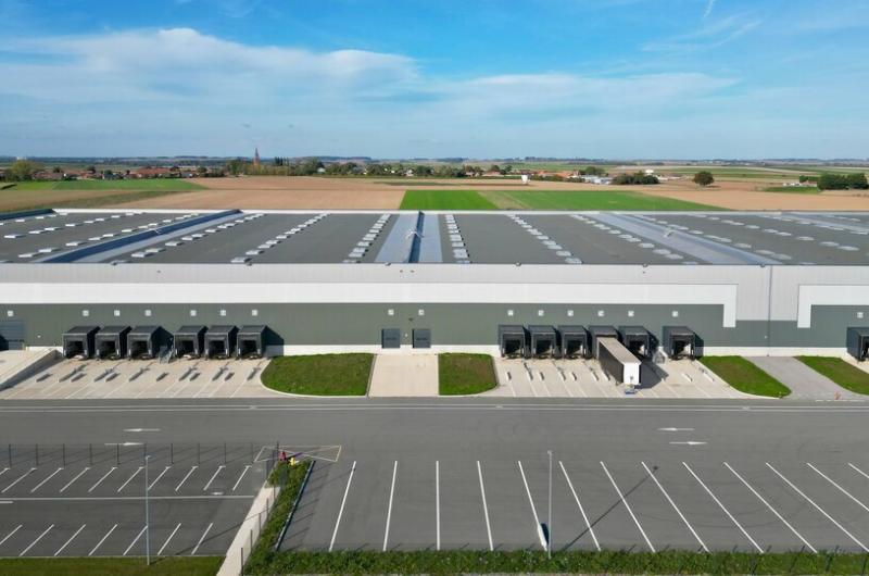 À louer entrepôt logistique 55 113 m² divisible  Cambrai (30 min de Lille)